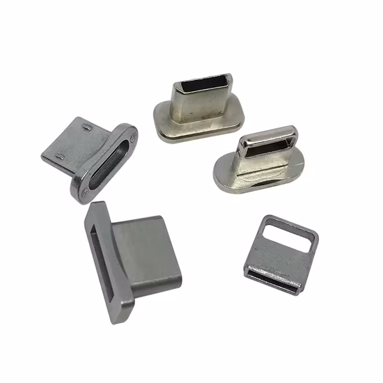 Sinterizzazione di parti mediante metallurgia delle polveri per componenti strutturali complessi di lavorazione CNC